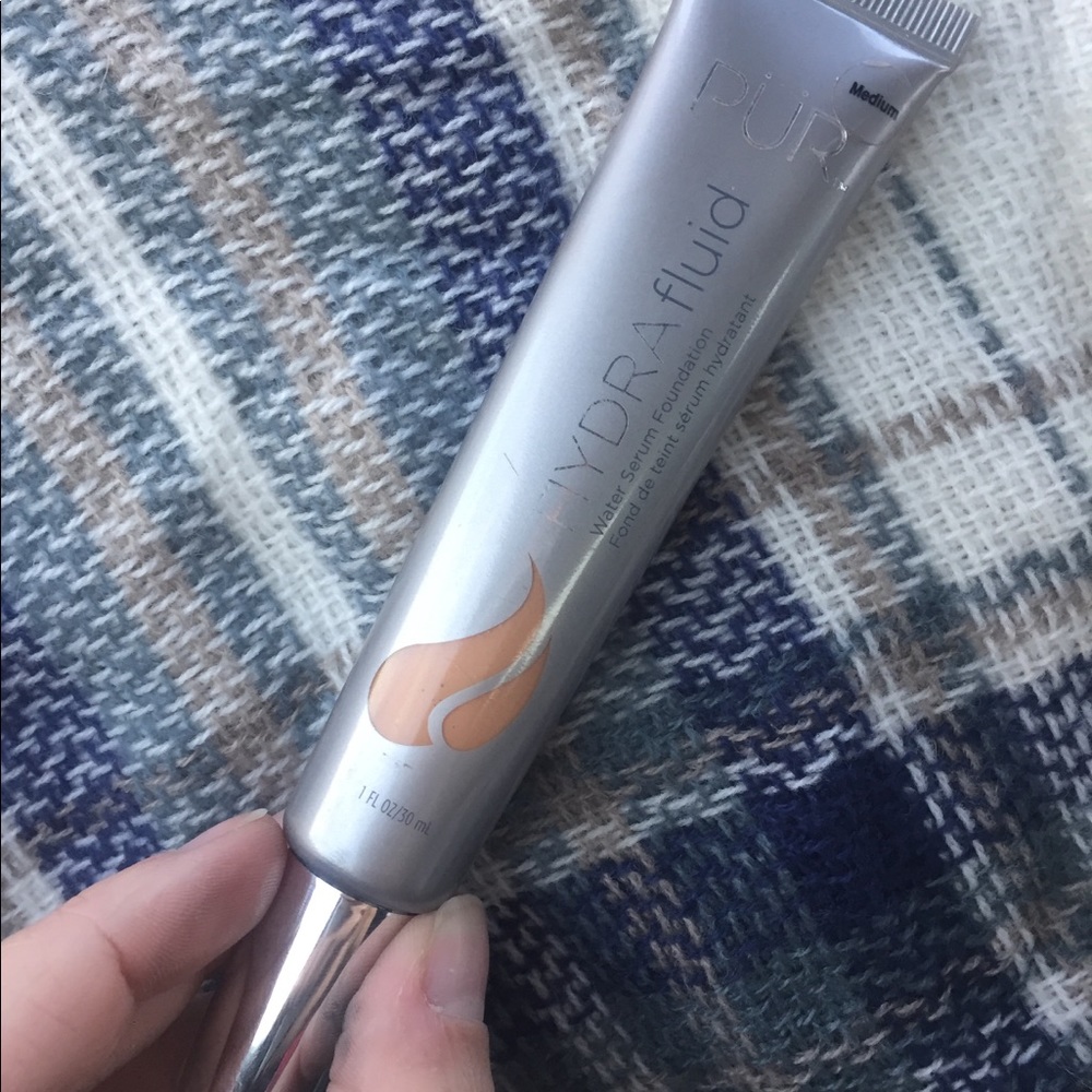 PÜR hydrafluid water foundation